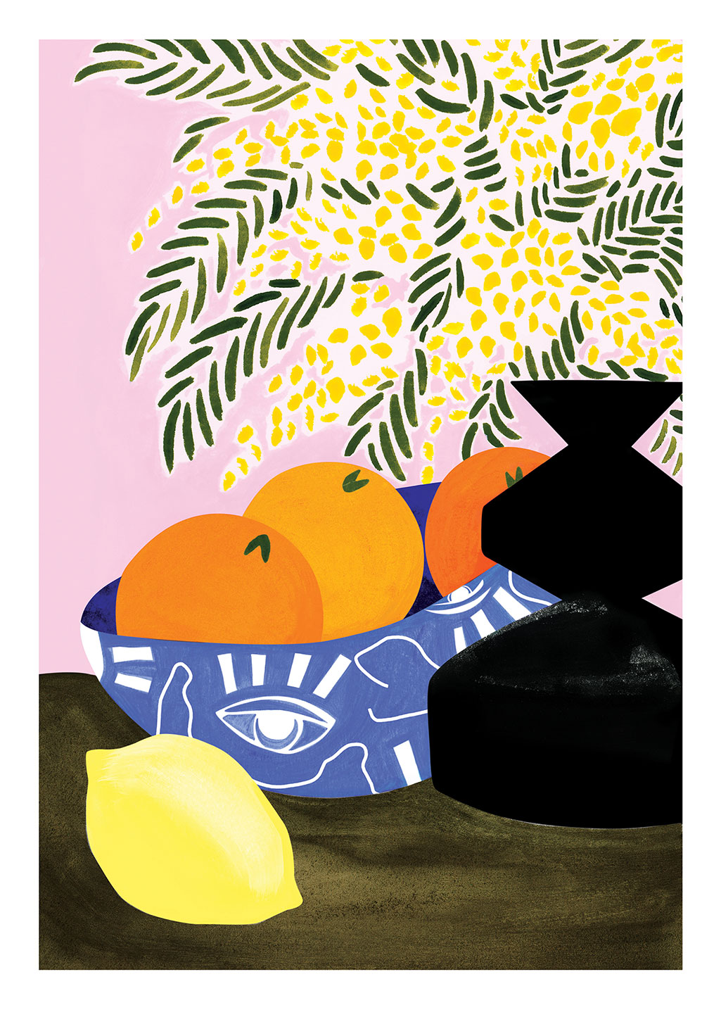 Bouquet de fleurs, oranges, citron, bol bleu, vase noir, fond rose