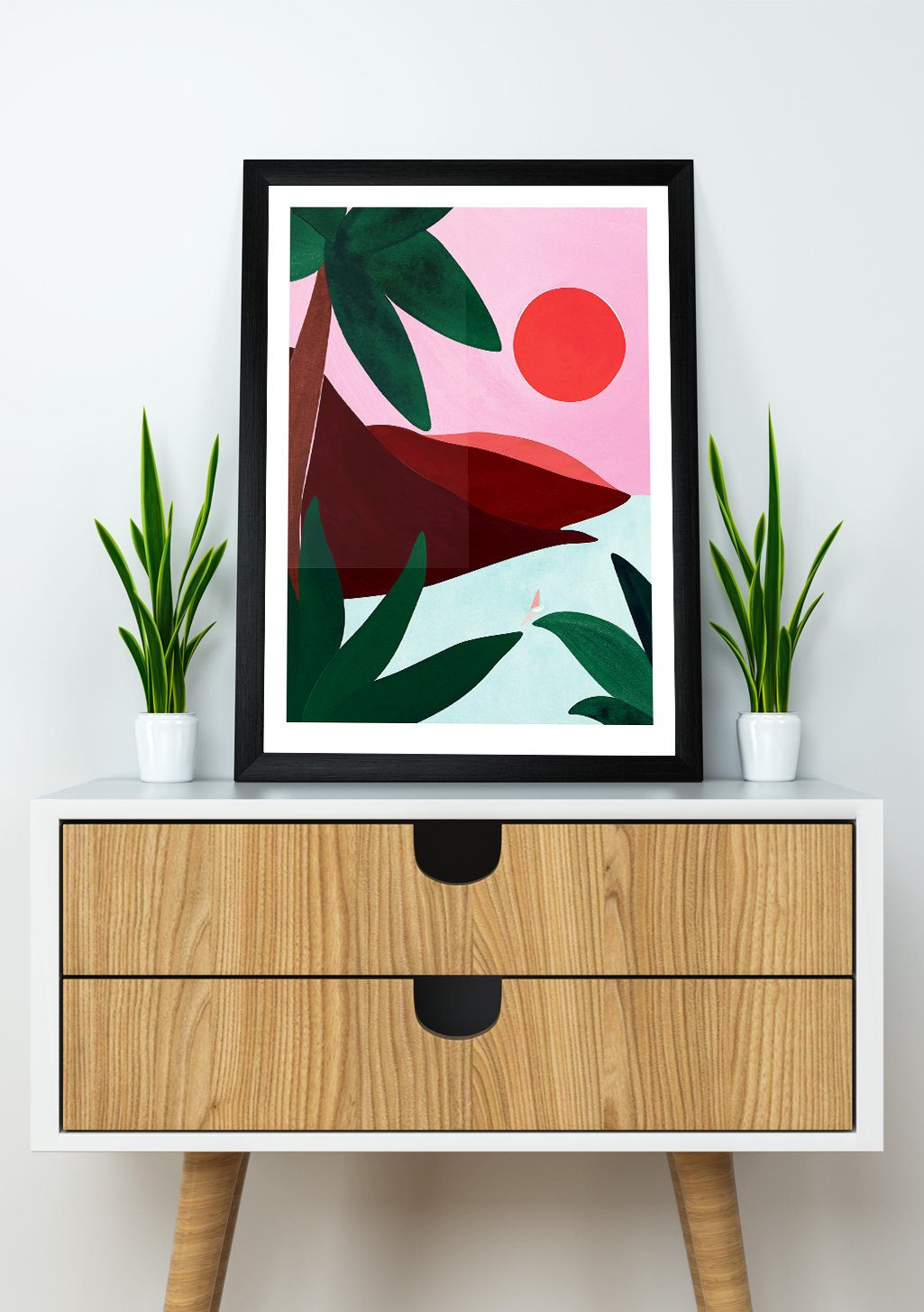 Art abstrait avec des feuilles vertes, soleil rouge, arrière-plan rose