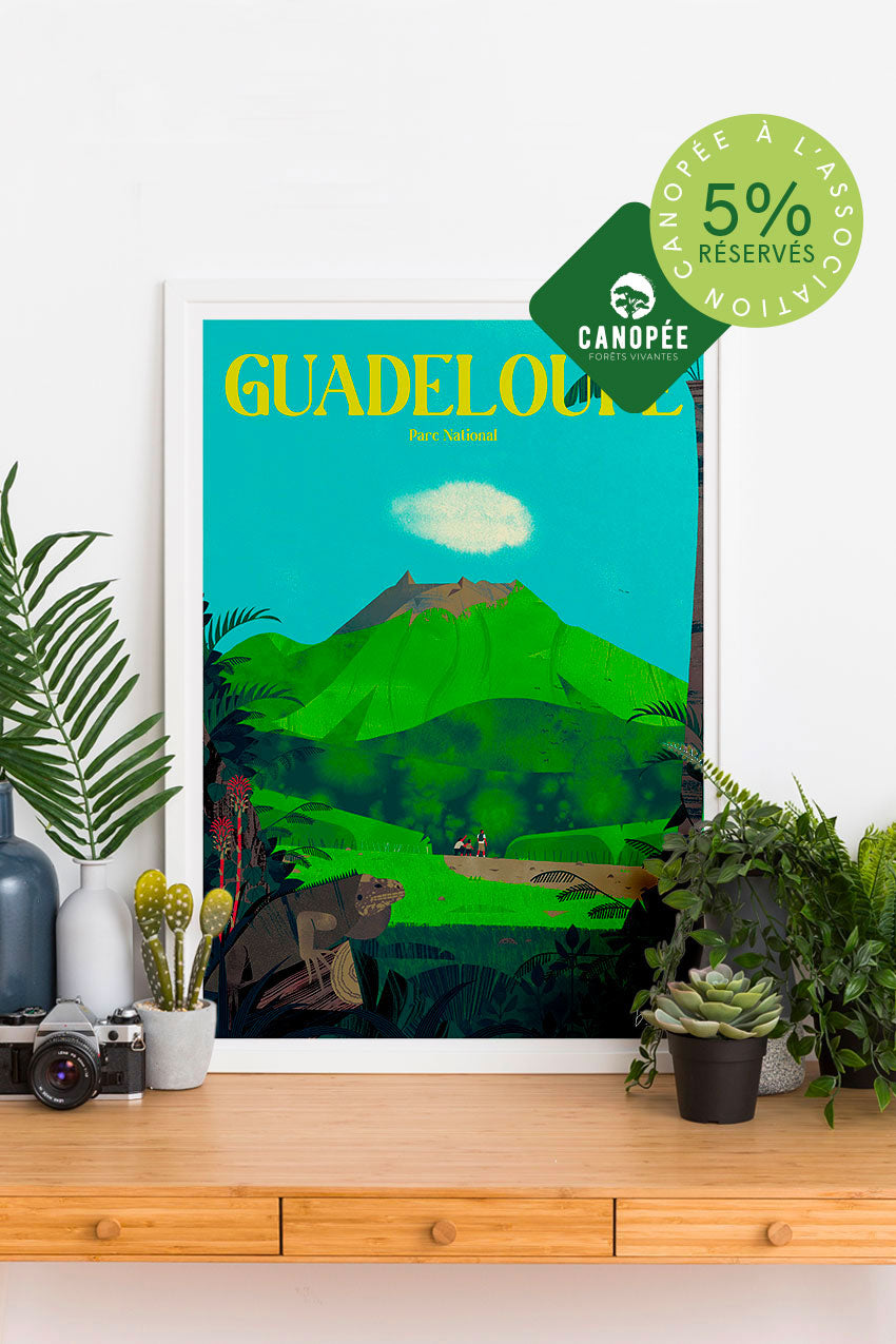 Poster de Guadeloupe avec une montagne verte et un ciel bleu