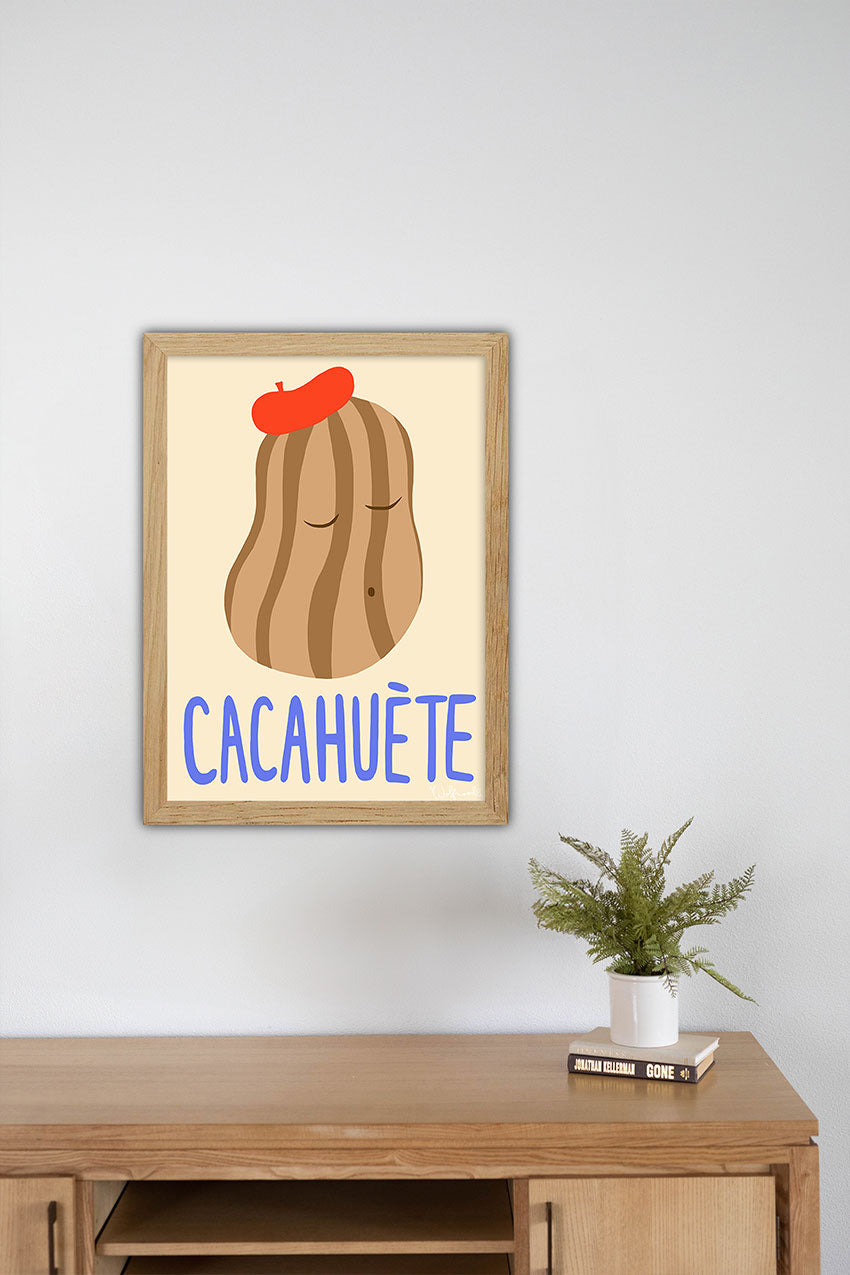 Poster de cacahuète avec chapeau rouge, cadre en bois, mur blanc
