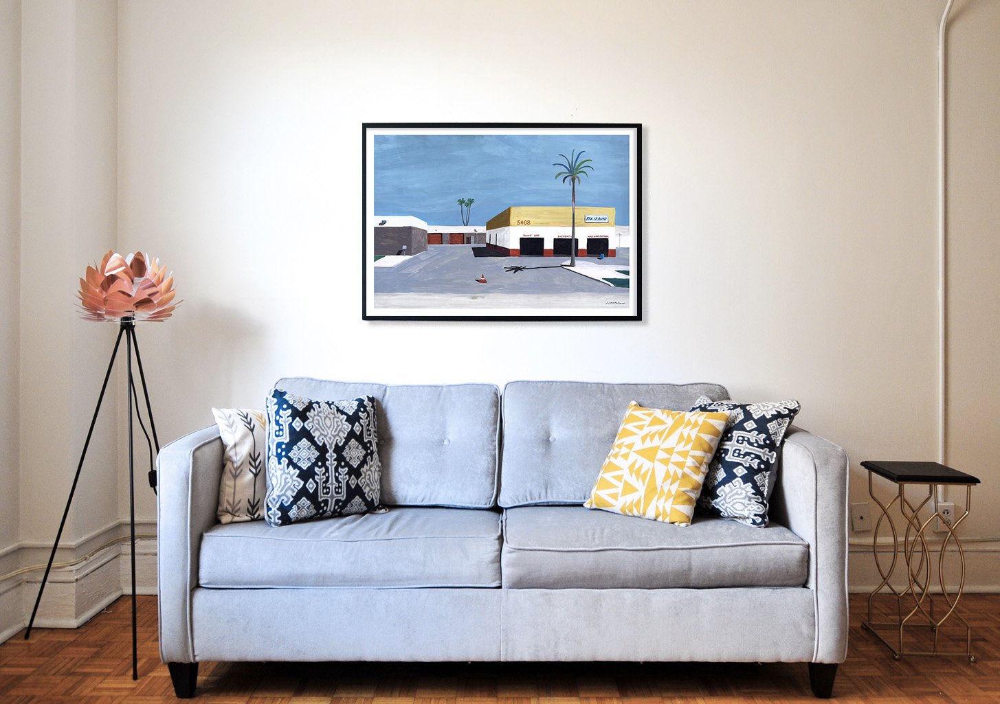 Maison jaune, palmier, ciel bleu, rue vide