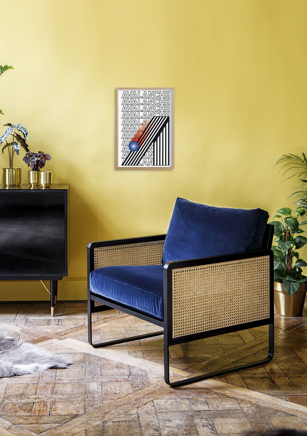 Poster avec texte répétitif "AVALANCHE" et motifs géométriques