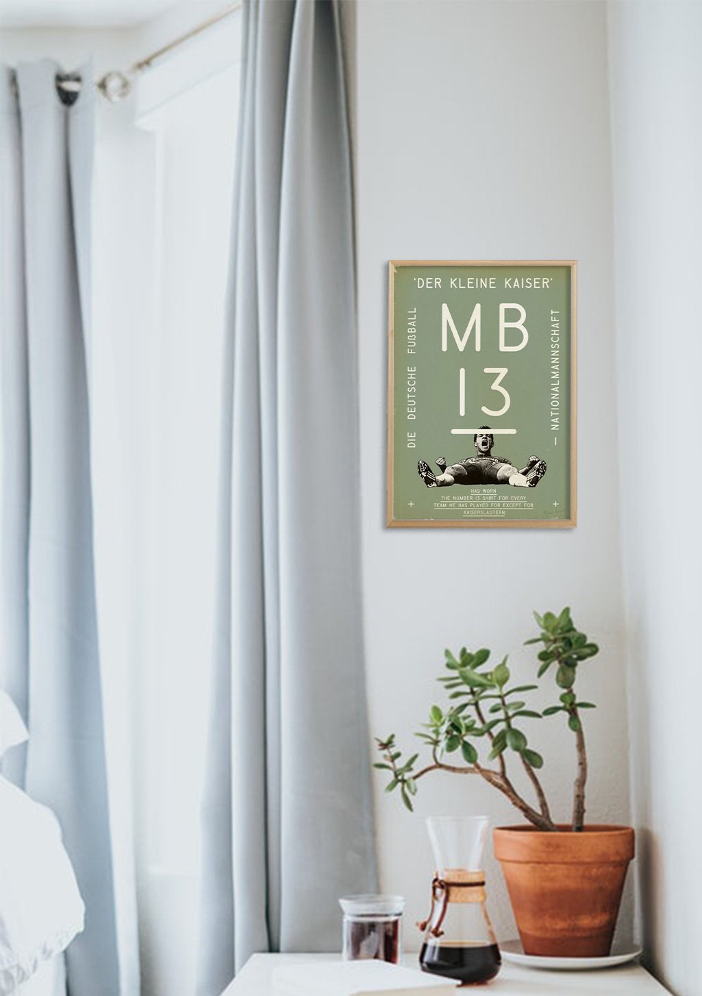 Poster vert avec texte blanc et image de football