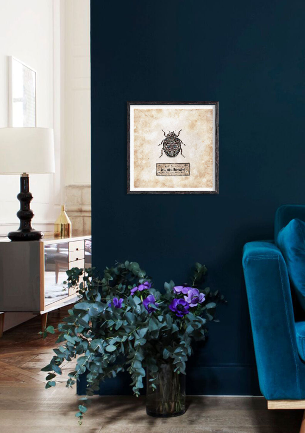 Papillon, cadre, insecte, ancien, beige, encadré, mur bleu, pièce de vie