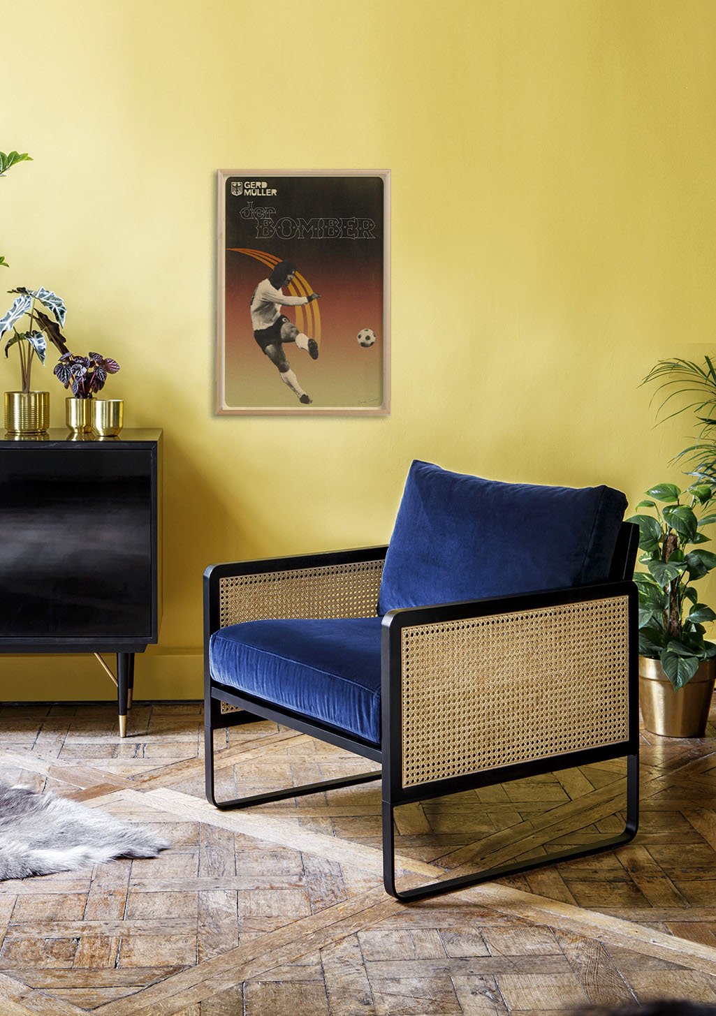 Poster de football, joueur, ballon, texte "Gérard Müller", couleurs vives