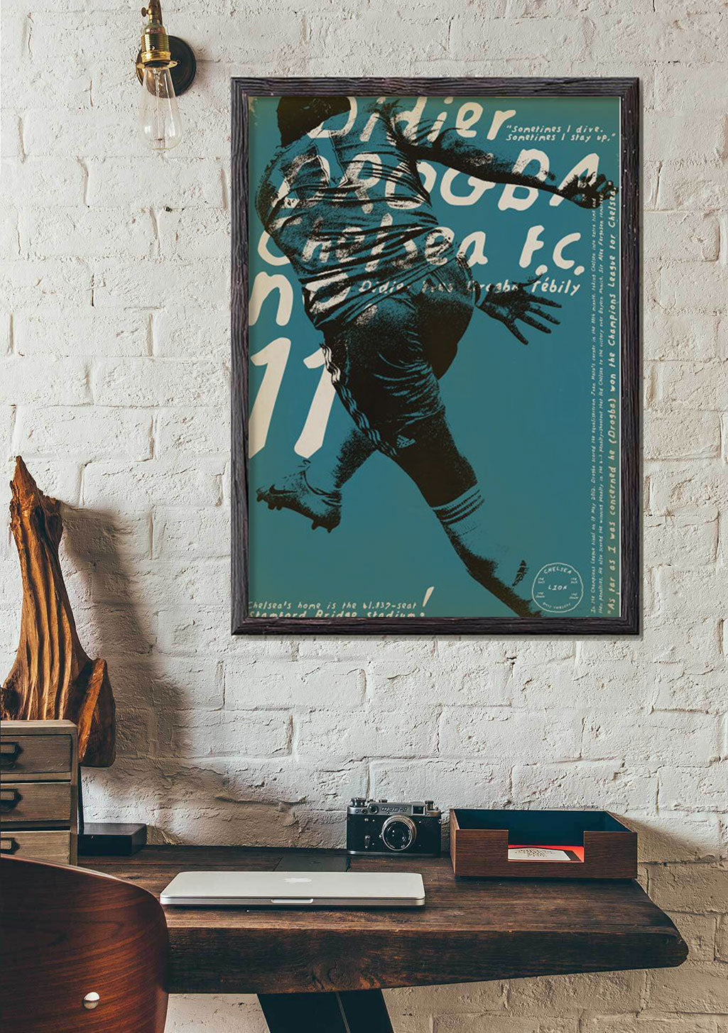 Poster de football Chelsea FC vintage sur mur blanc