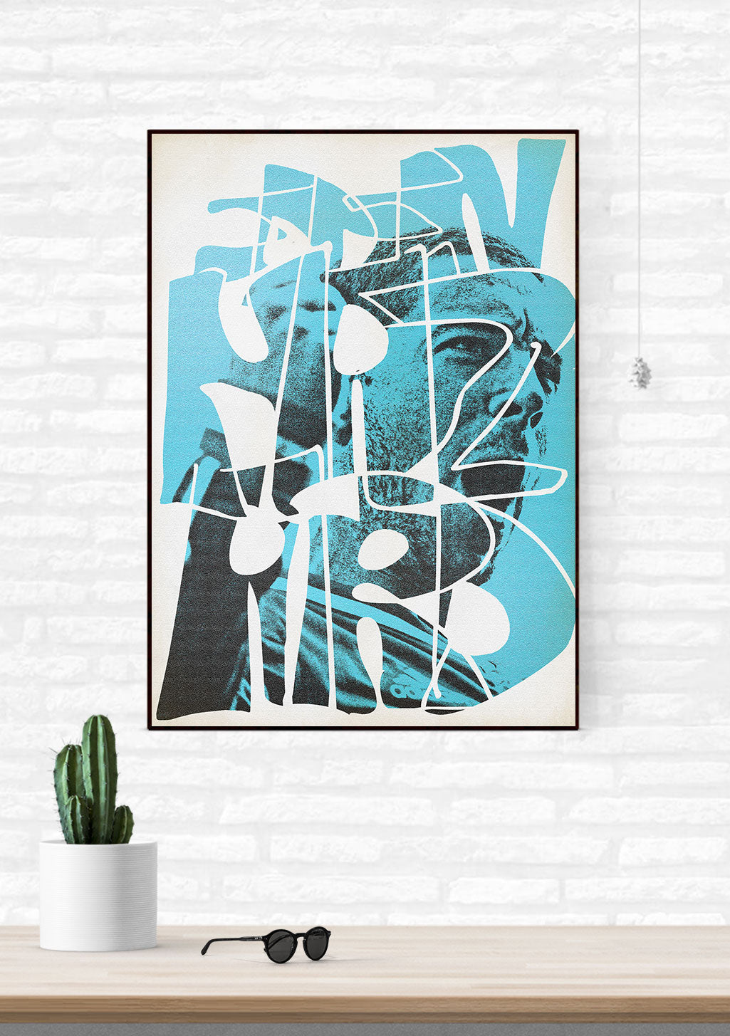 Art abstrait bleu et blanc, formes géométriques, lignes, murs blancs