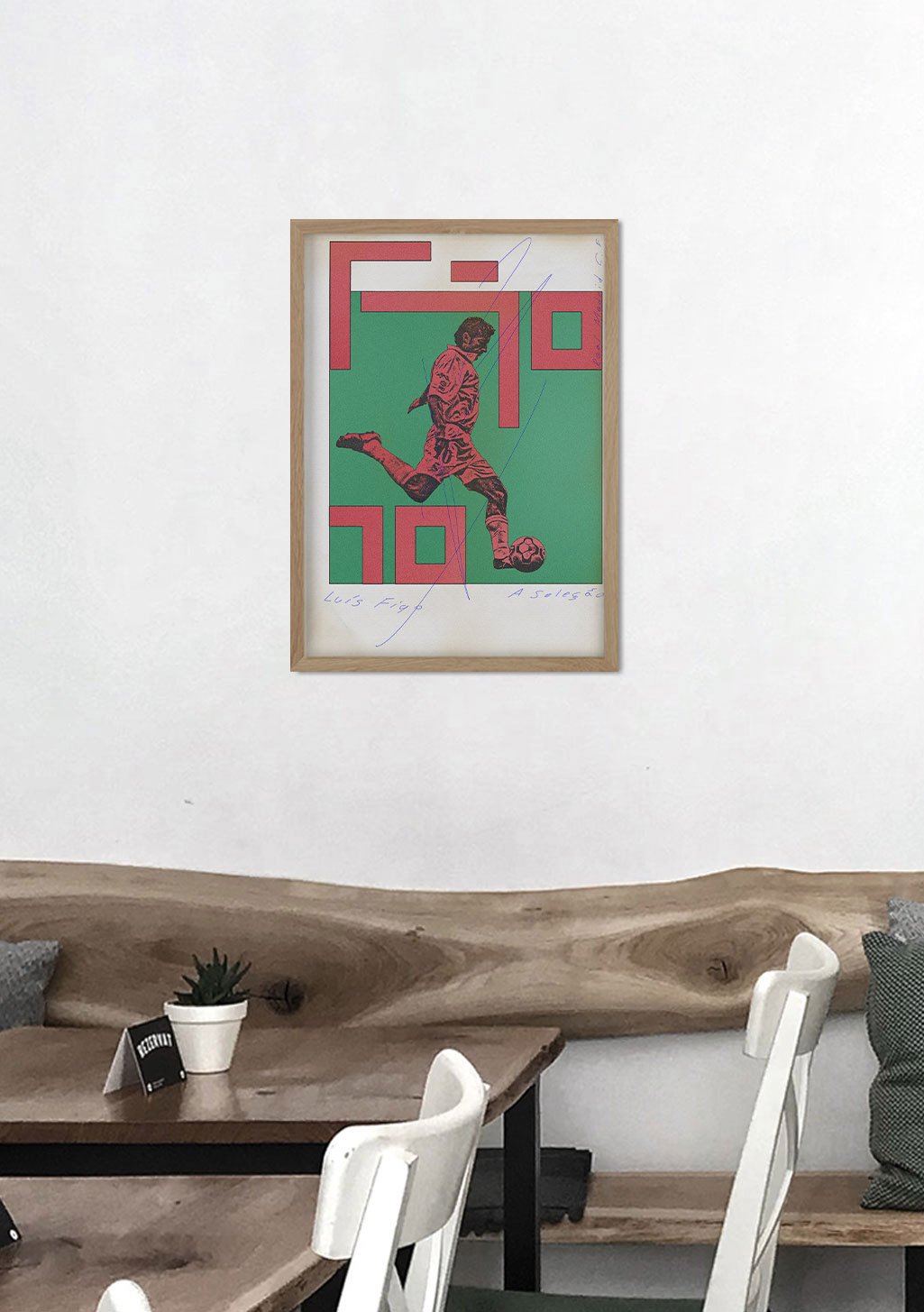 Art abstrait, joueur de football, couleurs vives, cadre en bois