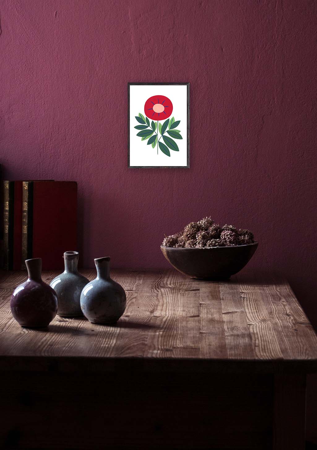 Fleur rouge avec feuilles vertes