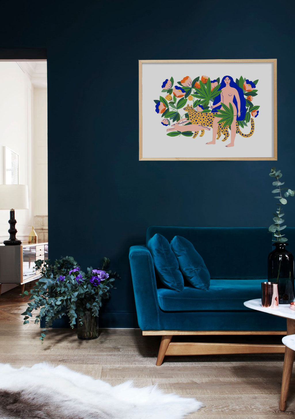 Femme bleue, jaguar, fleurs colorées