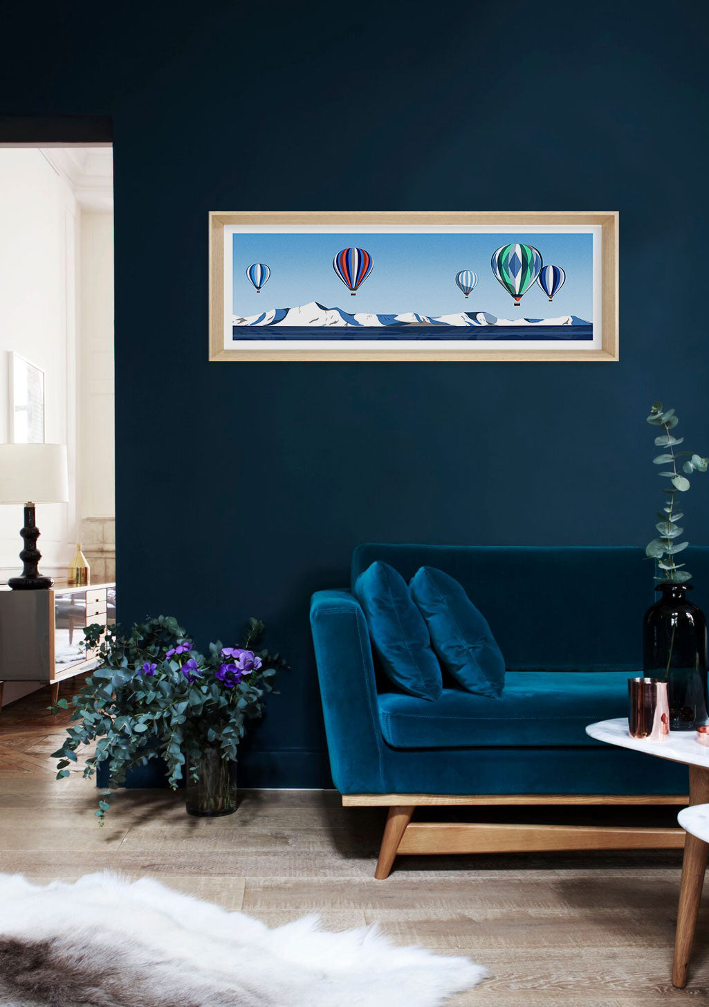 Montagnes, ballons, ciel bleu, cadre doré