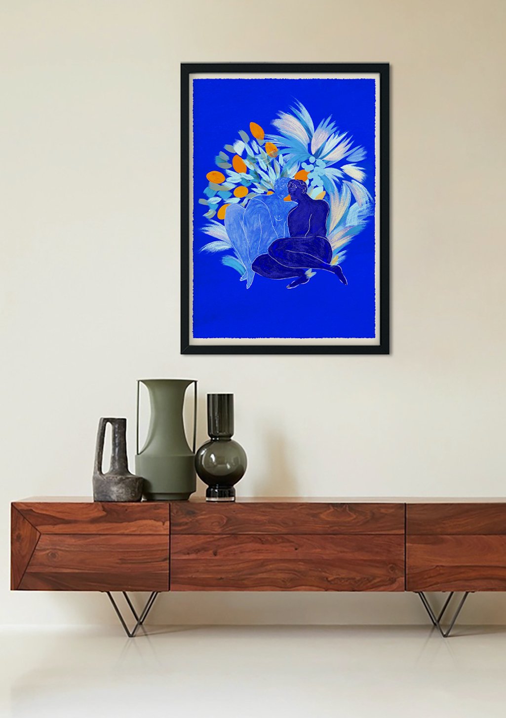 Femme bleue avec fleurs, fond bleu