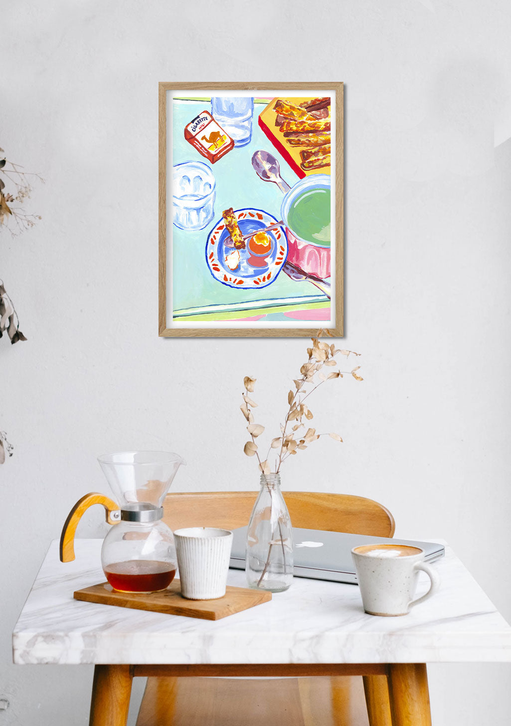 Tableau coloré avec nourriture et objets quotidiens