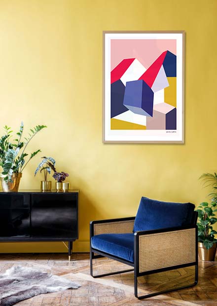 Art abstrait, formes géométriques, couleurs vives, murs jaunes