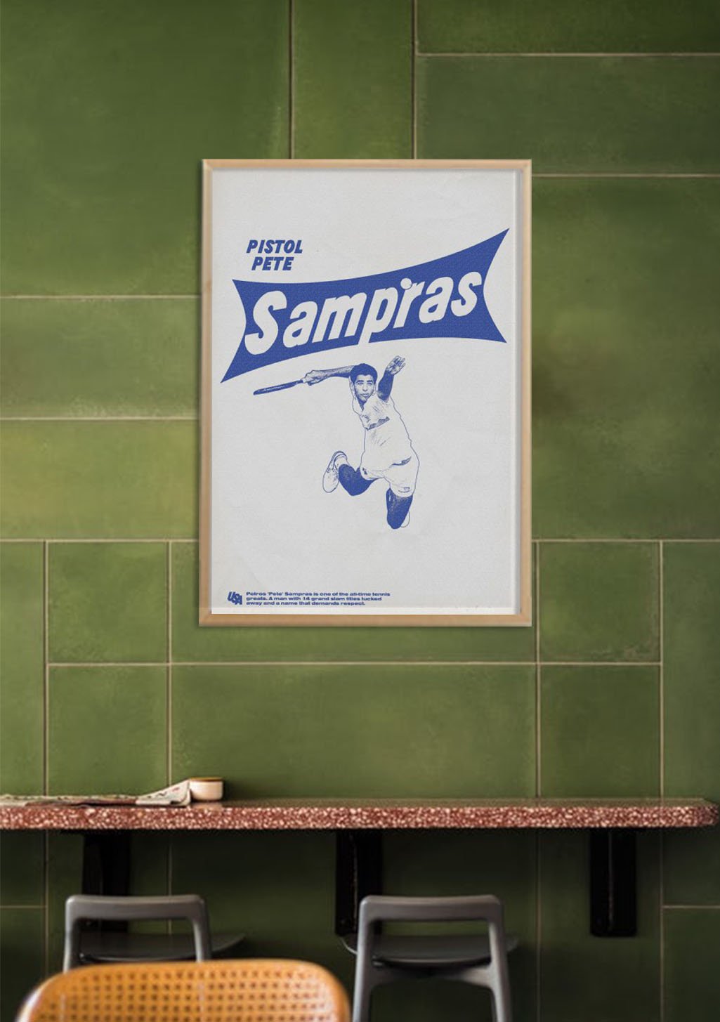 Poster de tennis bleu et blanc, homme sautant, texte "Pistol Pete Sampras"