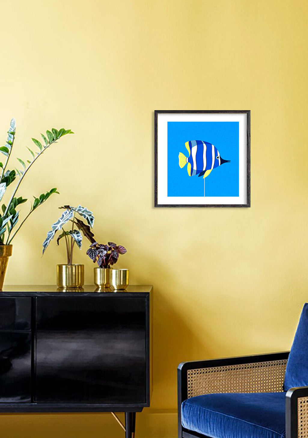 Poisson bleu et jaune sur fond bleu