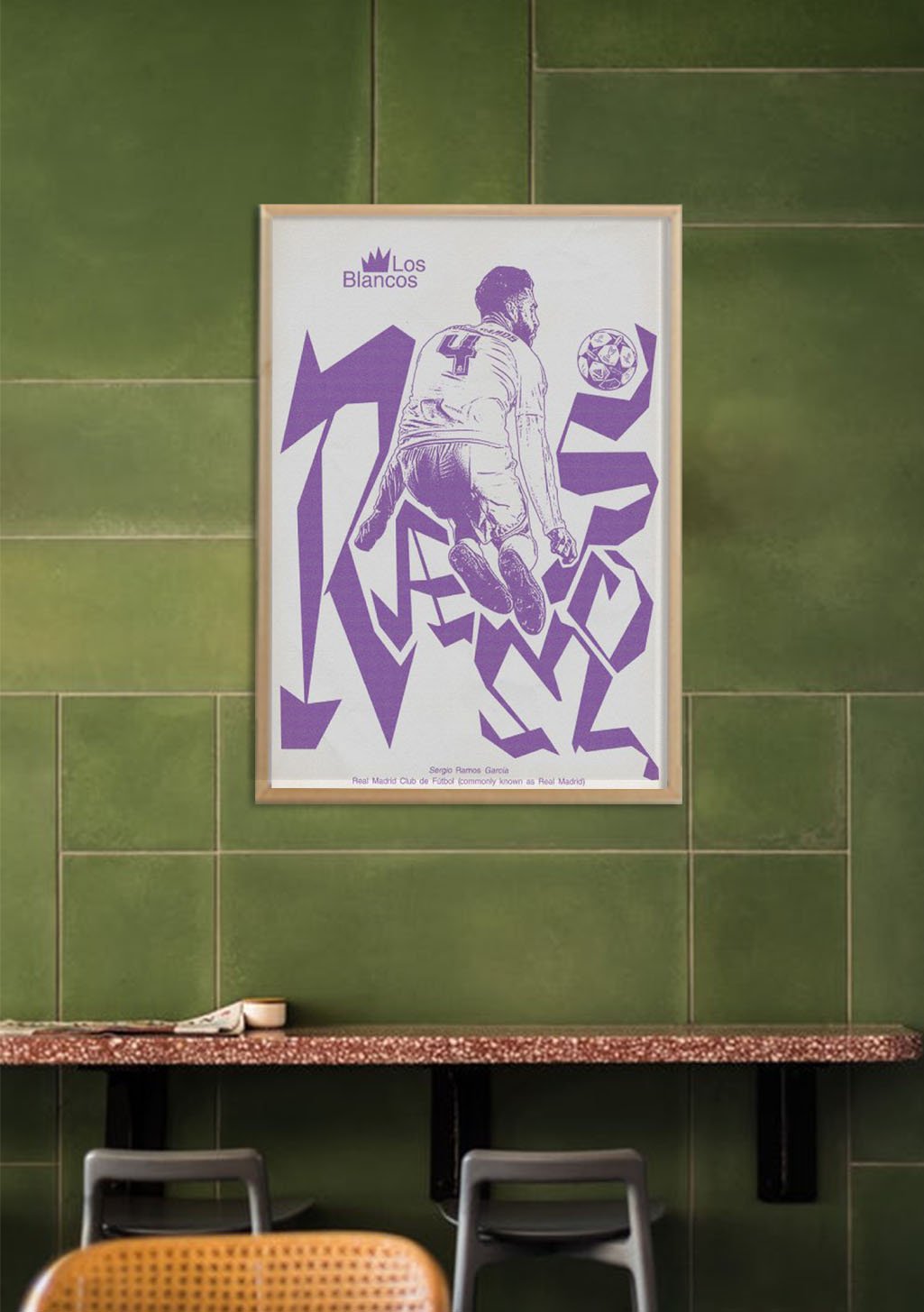 Poster de football violet et blanc, joueur, Los Blancos, mur vert, cadre en bois
