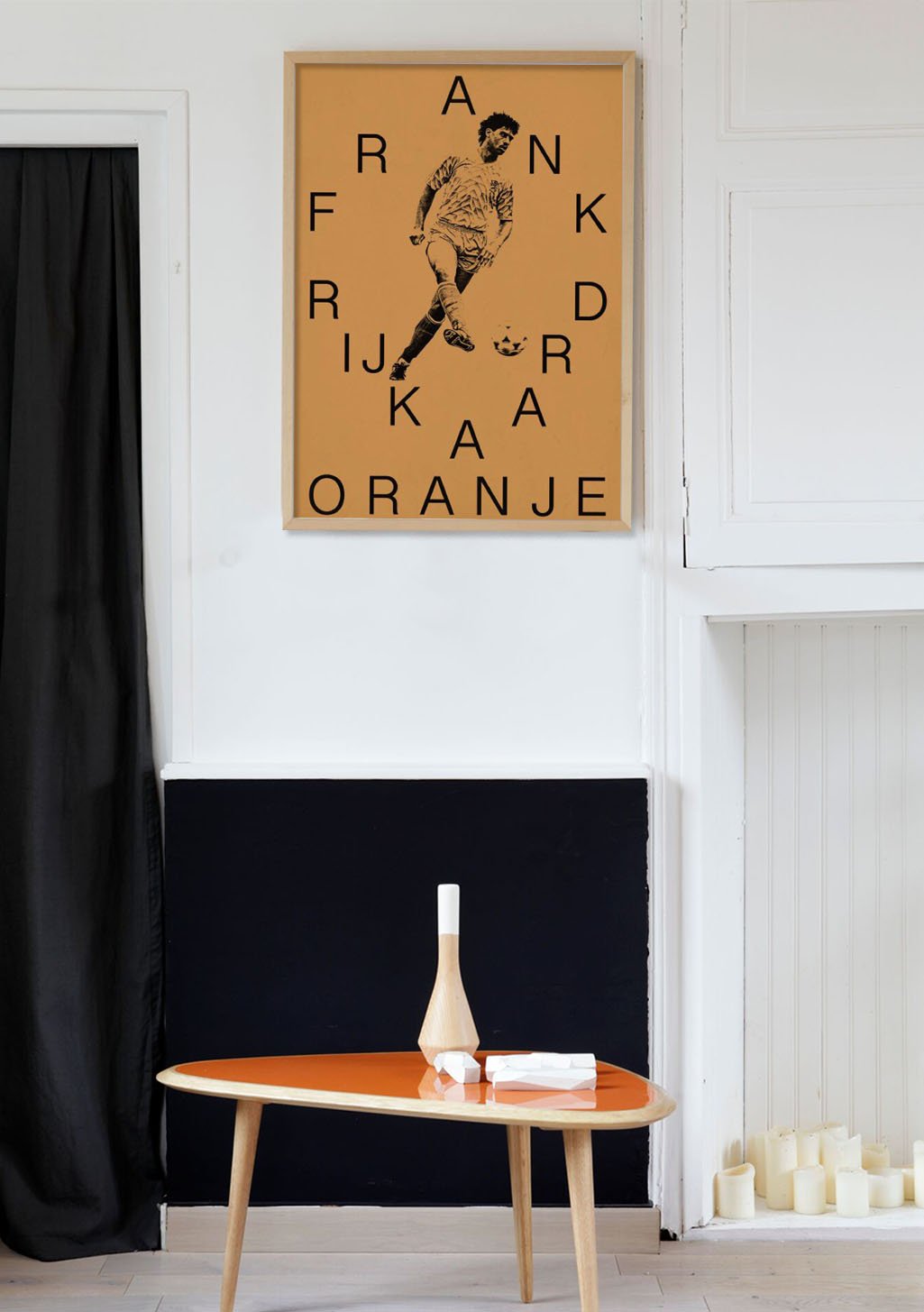Poster de football orange avec texte stylisé