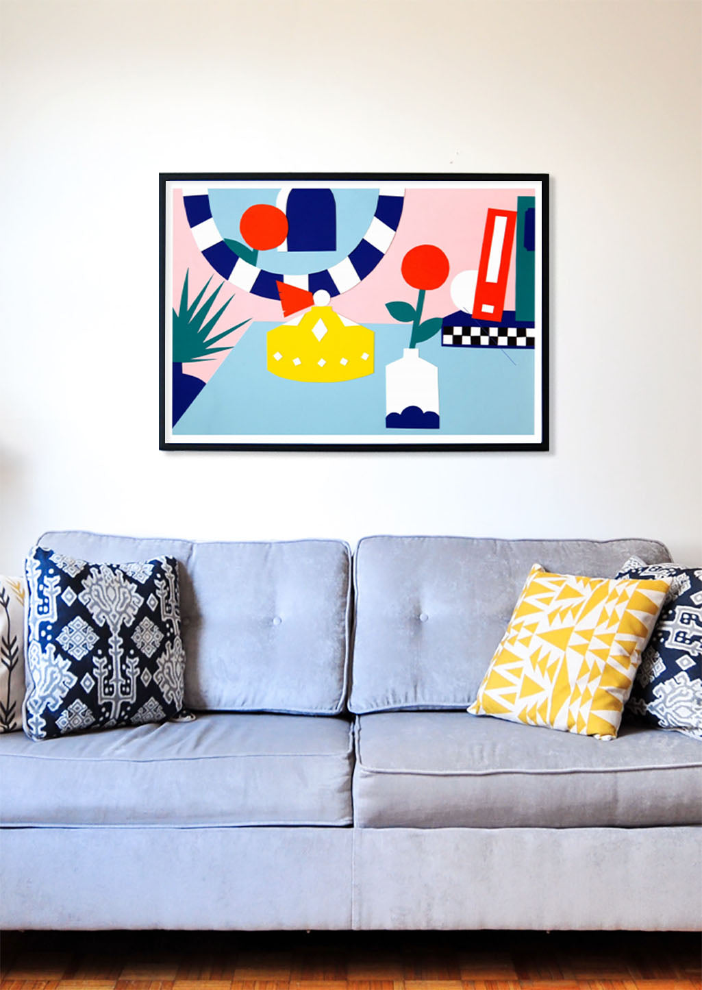 Art abstrait coloré avec couronne jaune et fleurs rouges