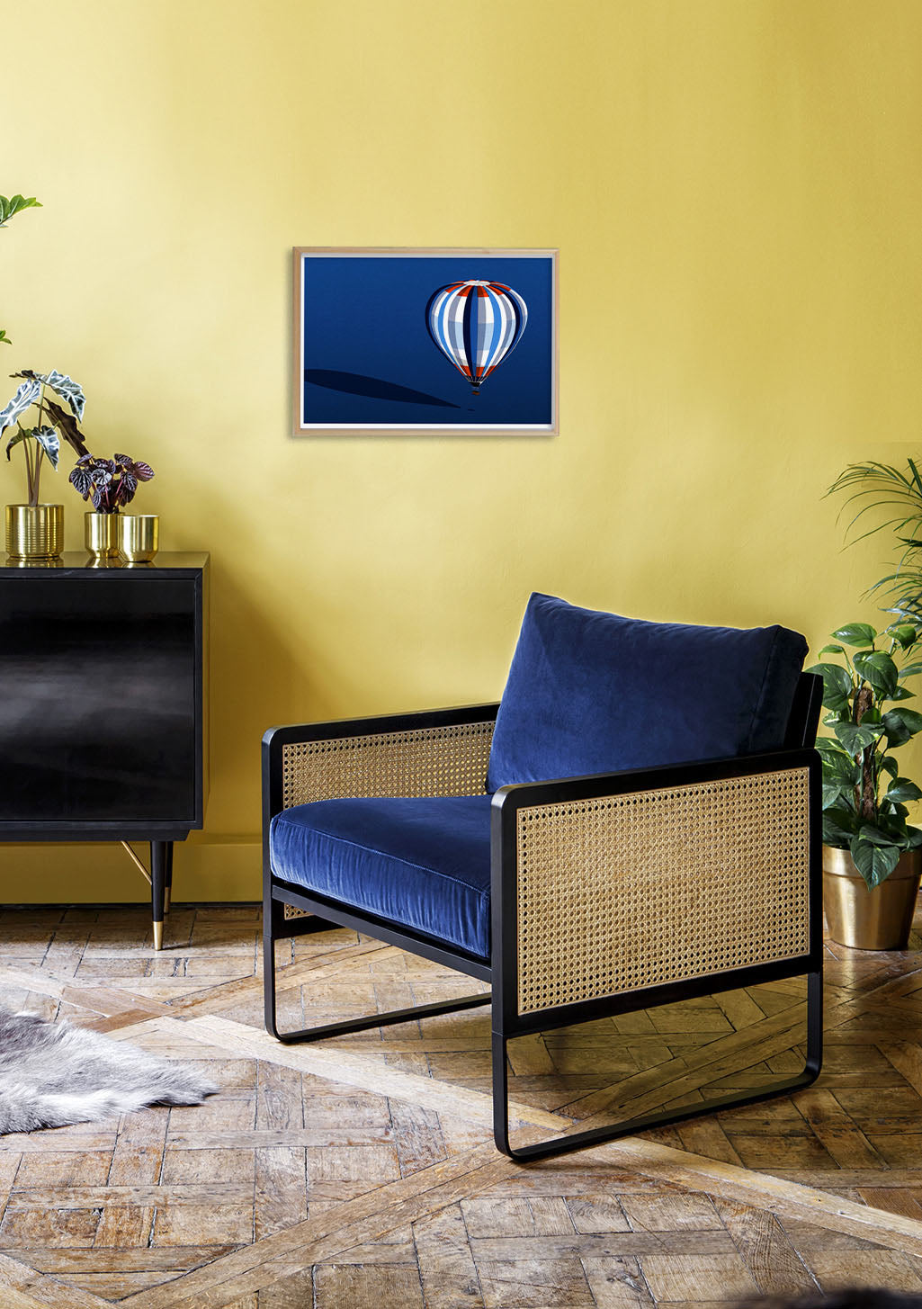 Ballon de montgolfière dans le ciel bleu