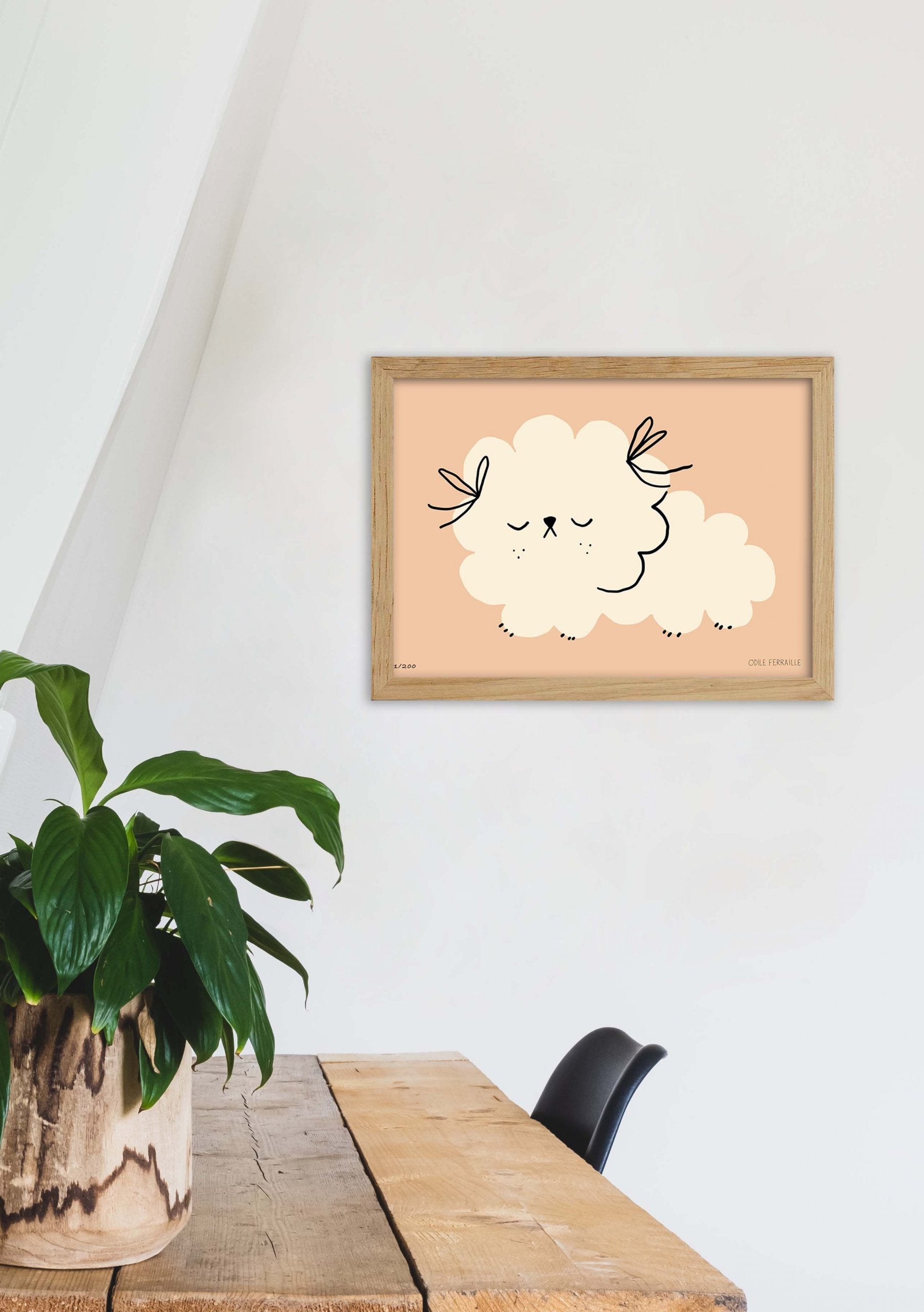 Poster d'un mouton souriant dans un cadre en bois
