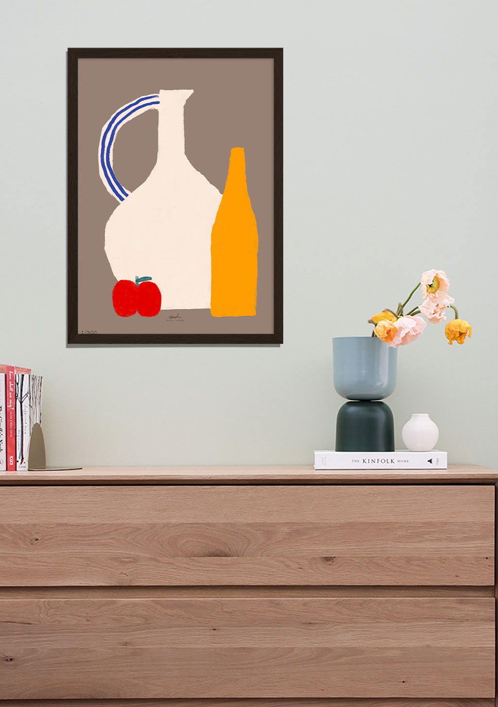 Vase jaune bouteille rouge pomme moderne