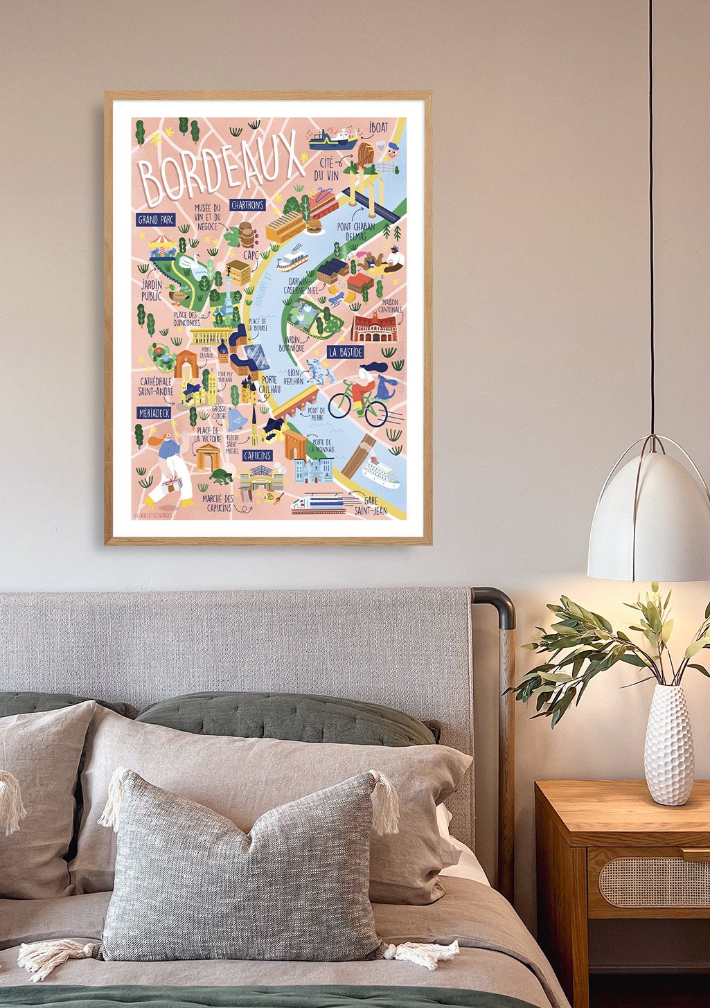 Carte colorée de Bordeaux avec des vignobles et des monuments