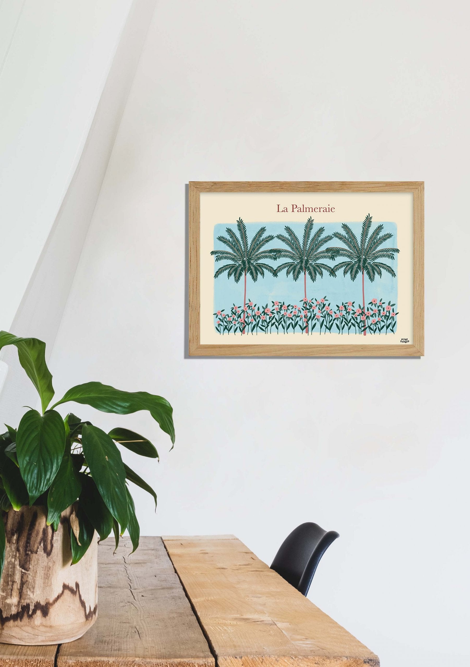 Palmiers, plage, ciel bleu, fleurs colorées, cadre en bois