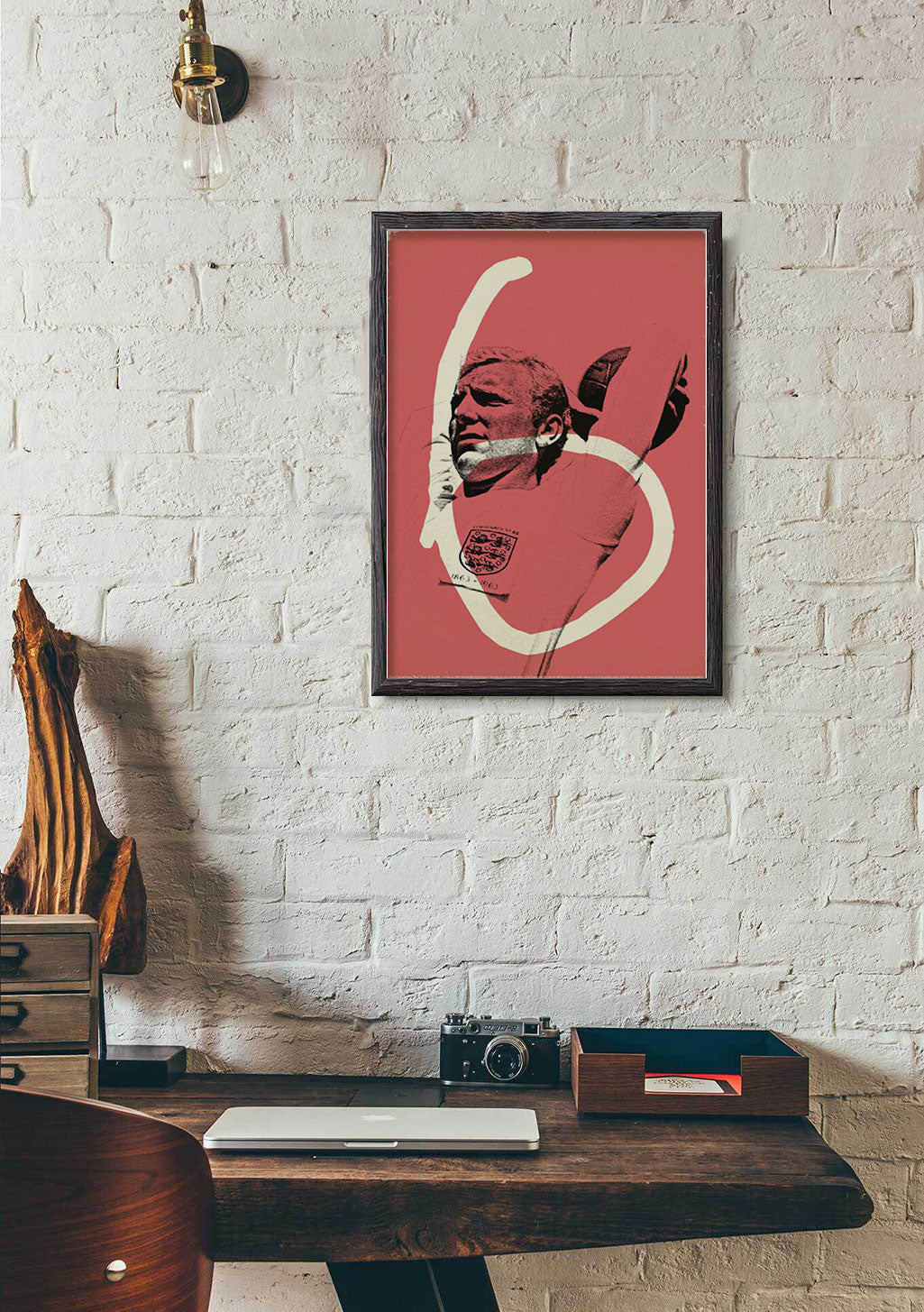 Poster rouge homme avec numéro 6 et maillot