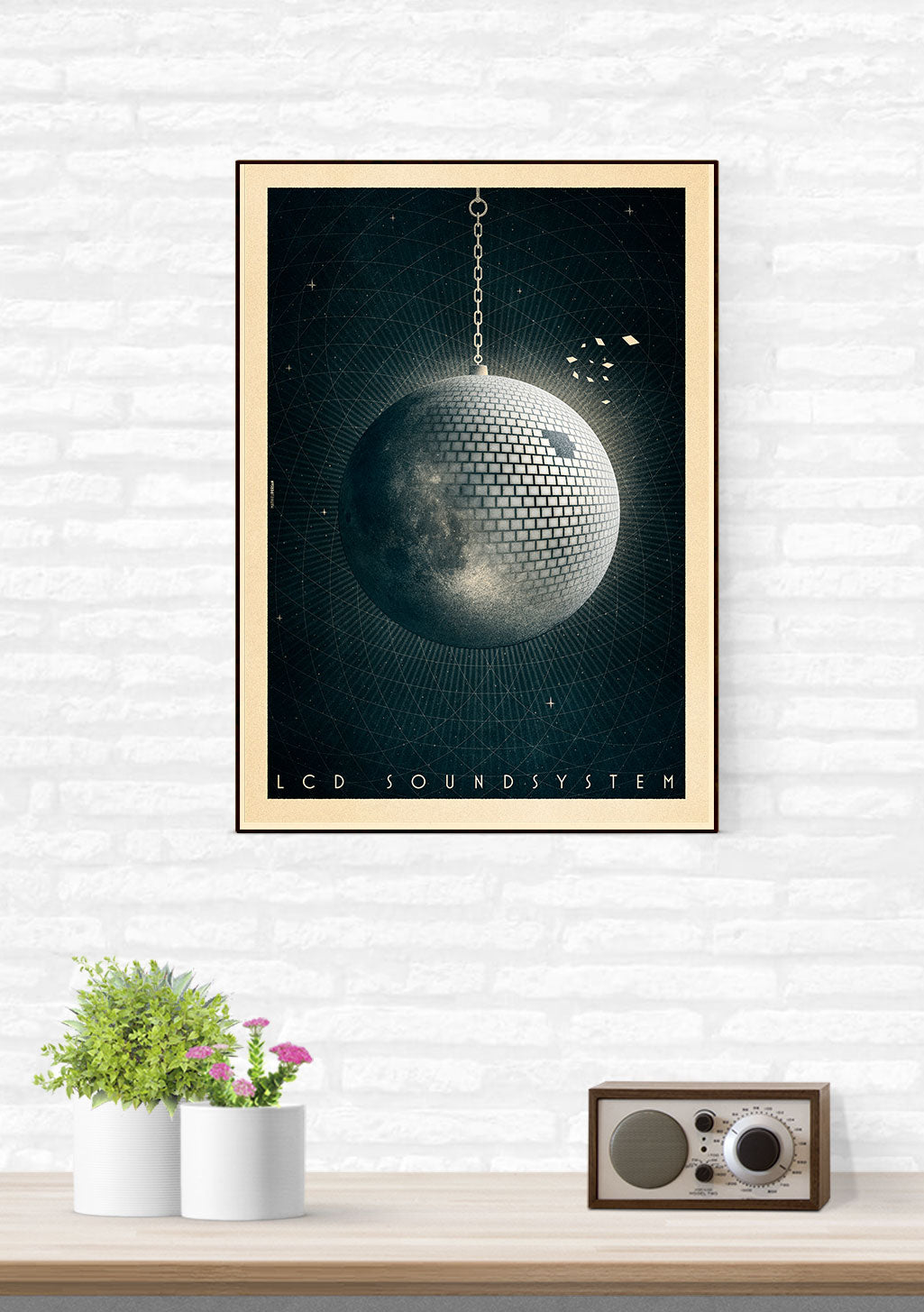 Disco balle, chaîne, fond spatial, texte LCD SOUNDSYSTEM