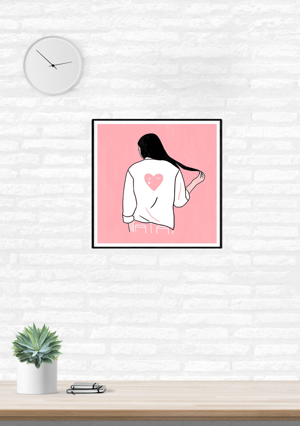 Femme, dos, chemise blanche, cœur, cheveux longs, fond rose