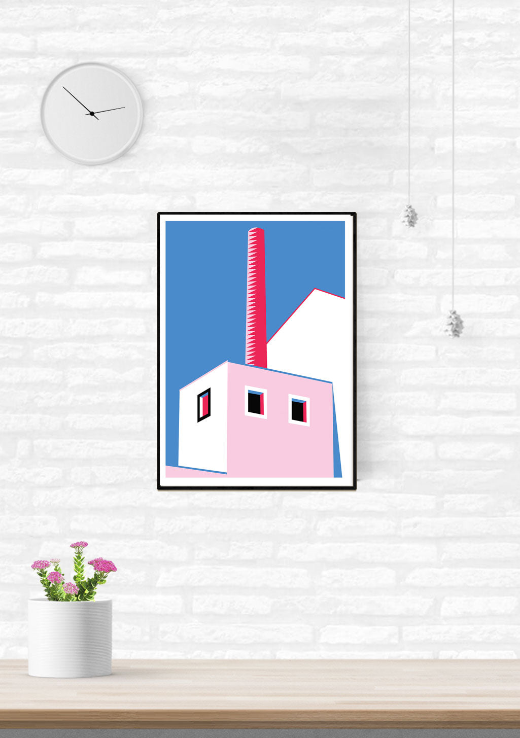 Poster de bâtiment rose avec cheminée rouge
