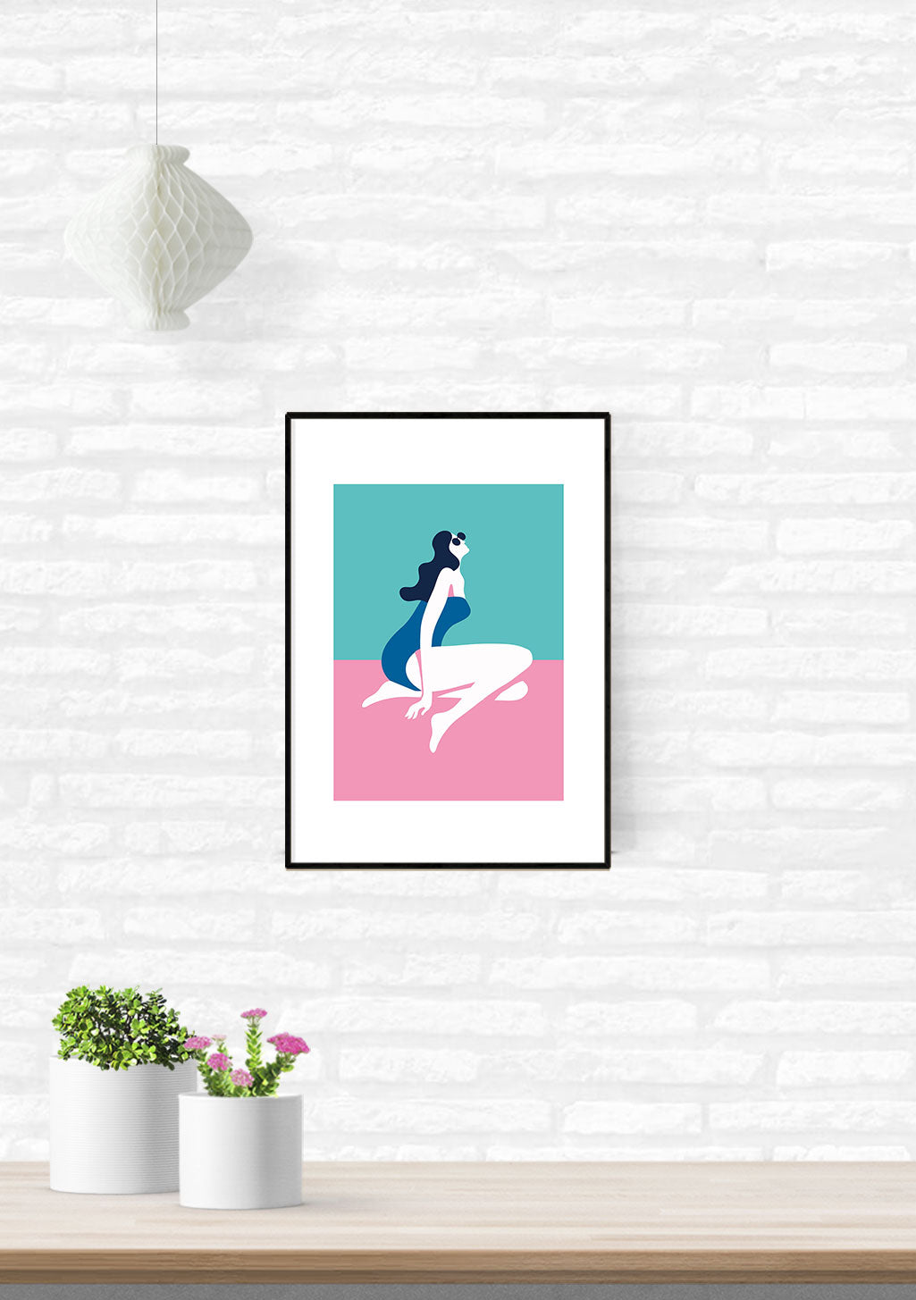 Femme assise, couleurs vives, bleu, rose, vert, minimaliste