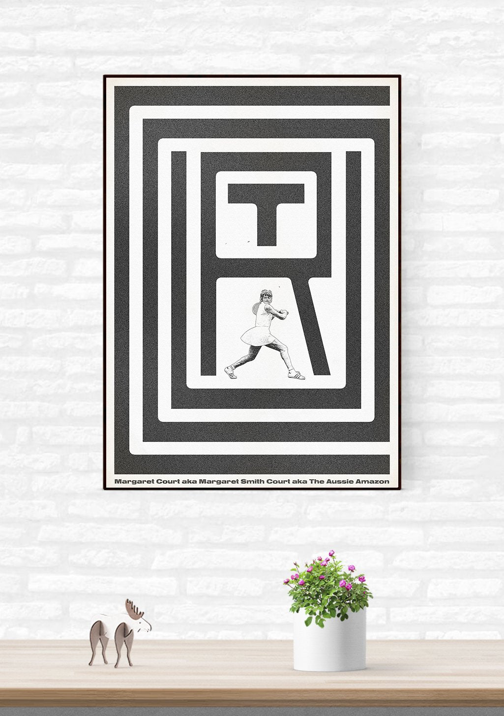 Poster de tennis en noir et blanc avec une femme jouant au tennis