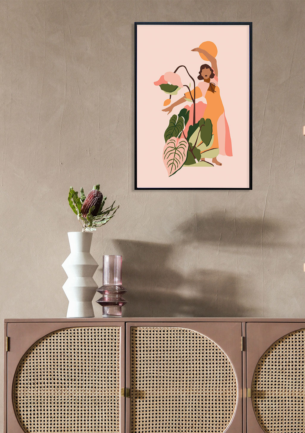 Femme avec des plantes, couleurs pastel, cadre noir