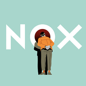 Personnage portant un chapeau, dos tourné, texte NOX derrière lui