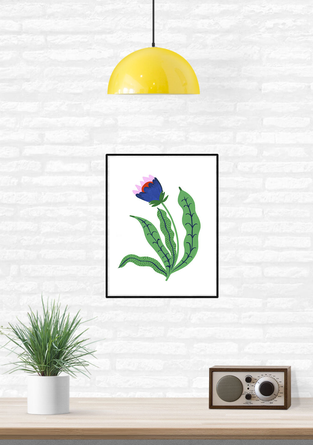 Fleur stylisée bleue et rose avec feuilles vertes