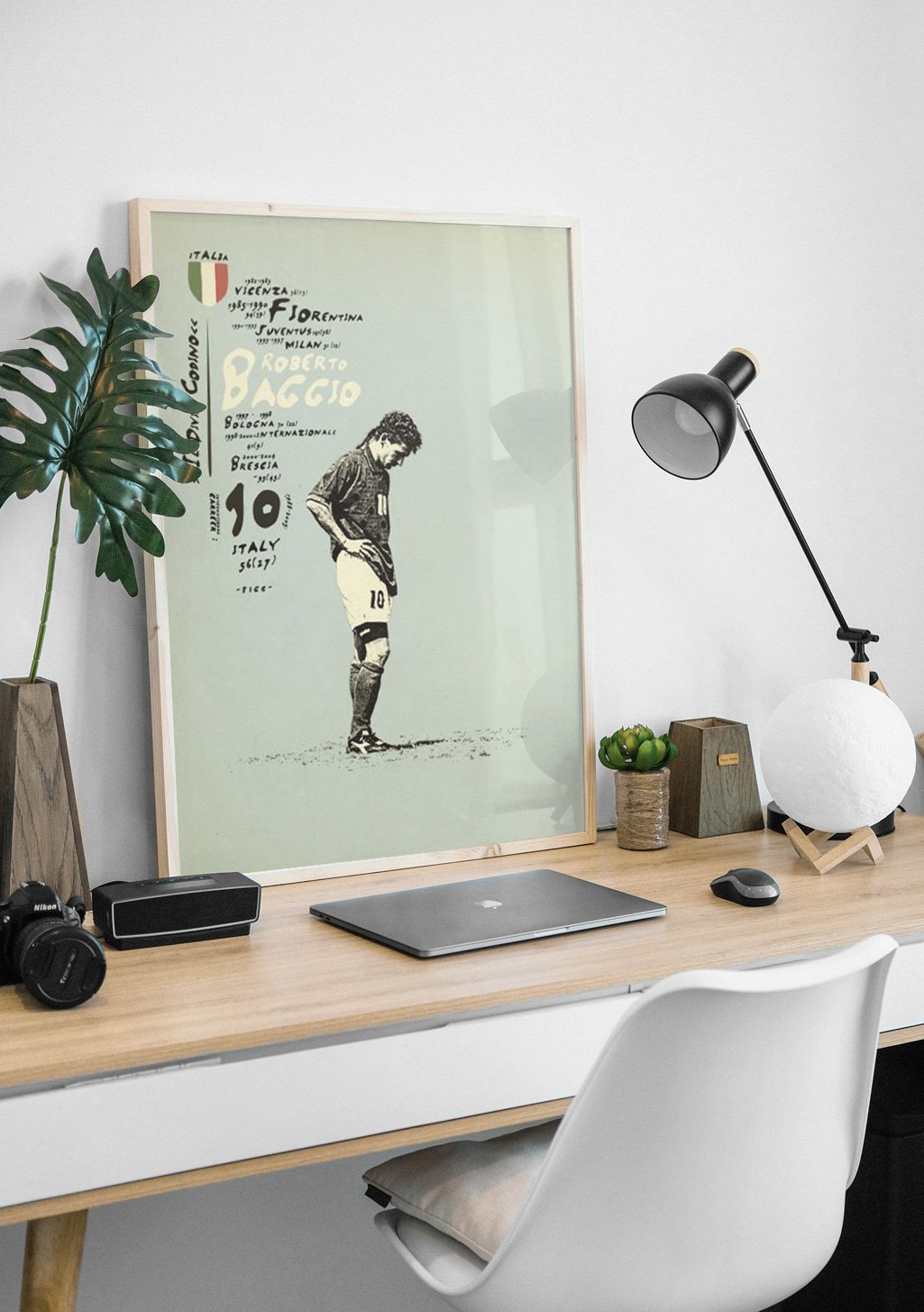 Poster de football, joueur avec ballon, texte italien, numéro 10