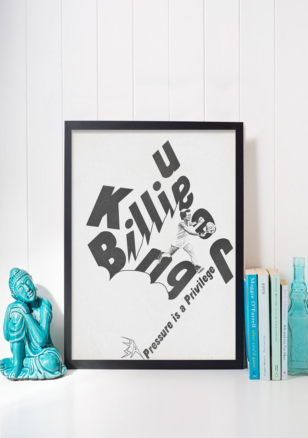 Poster noir et blanc, texte stylisé, pression privilège