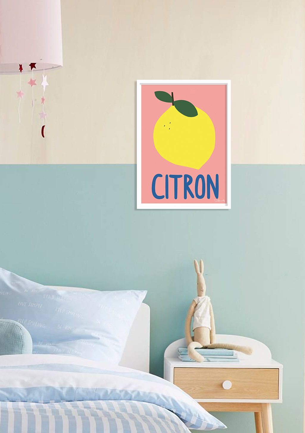 Citron jaune sur fond rose
