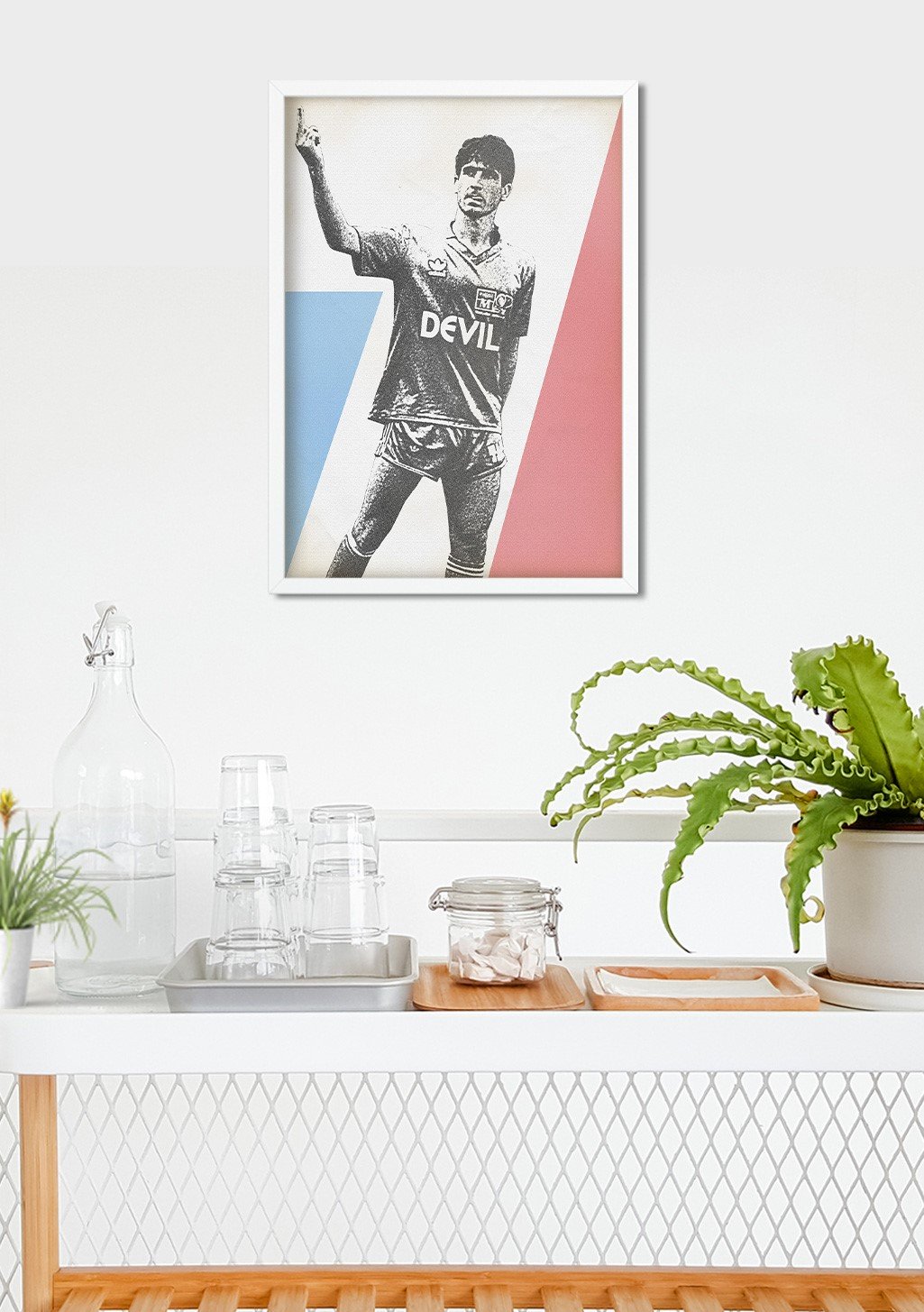 Poster encadré d'un joueur de football avec le mot "DÉMON"