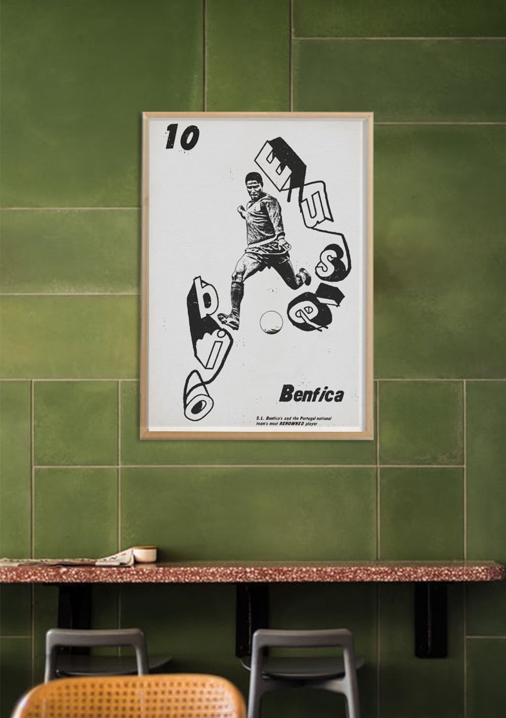 Poster de football, joueur, ballon, Bentica, 10, vert, encadré, mur, salle, chaise, design graphique, vintage