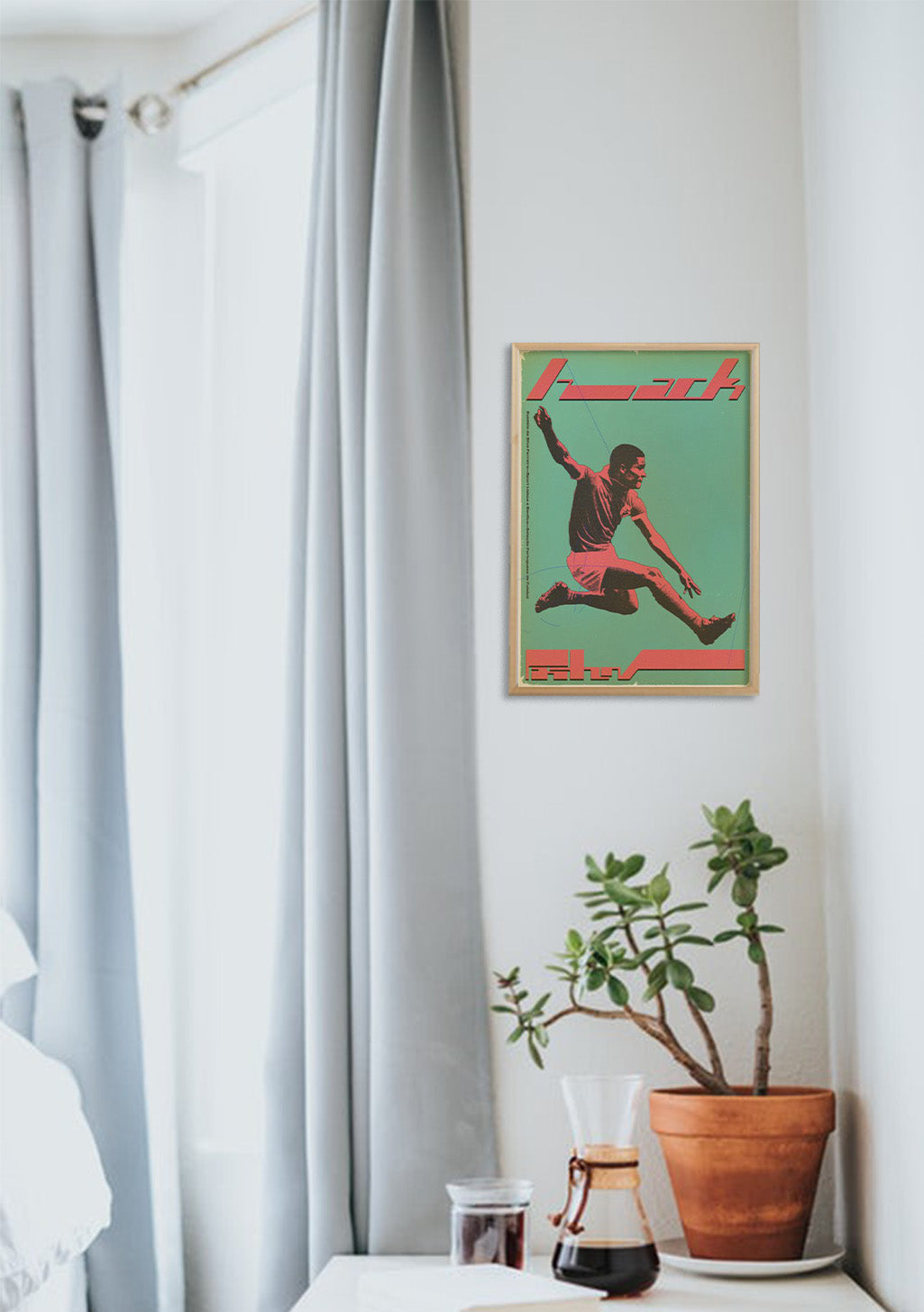 Poster de basket-ball, joueur sautant, fond vert, cadre en bois