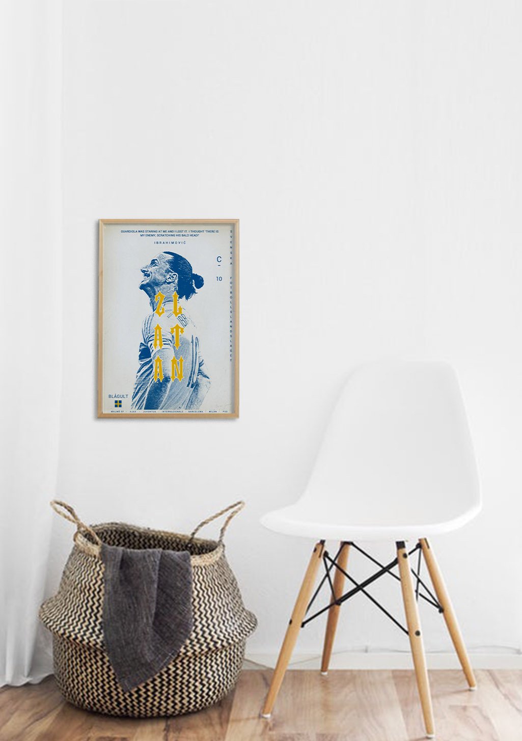 Poster bleu et jaune avec visage stylisé et texte