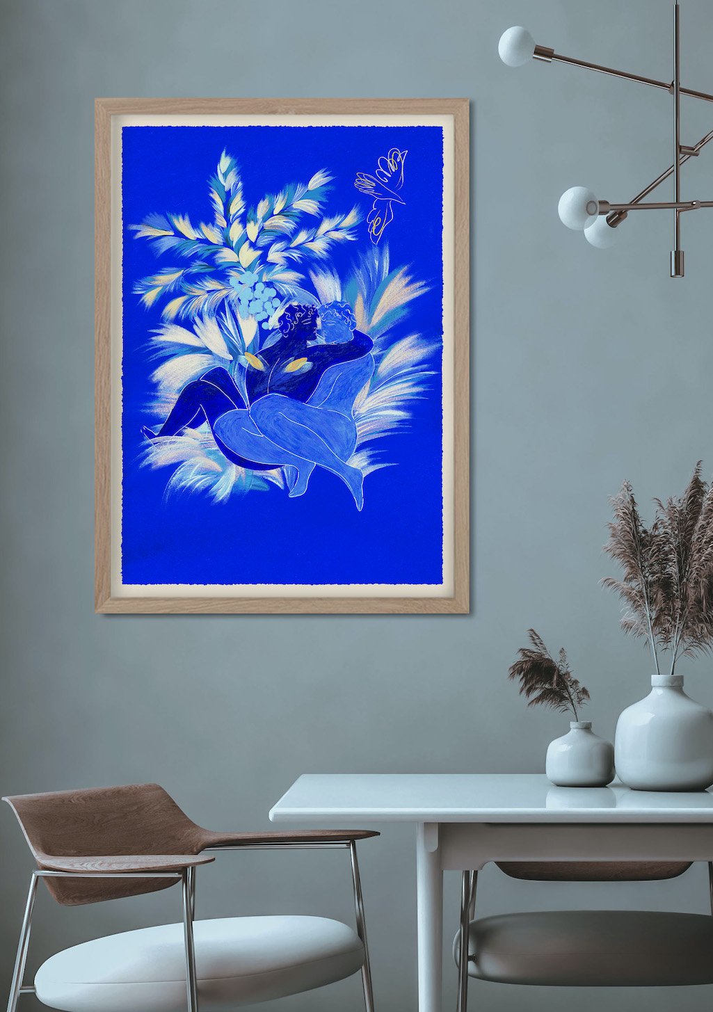 Fleur bleue, papillon, nature morte, cadre en bois
