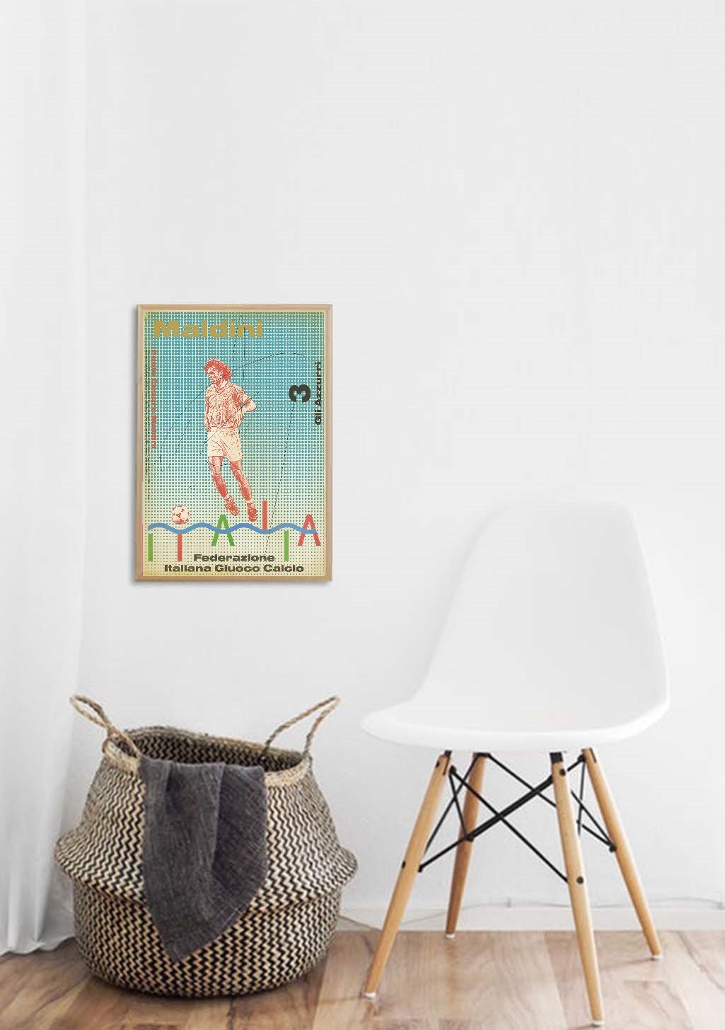 Poster de sport avec une femme, texte "Milano", "Federazione Italiana Gioco Calcio"
