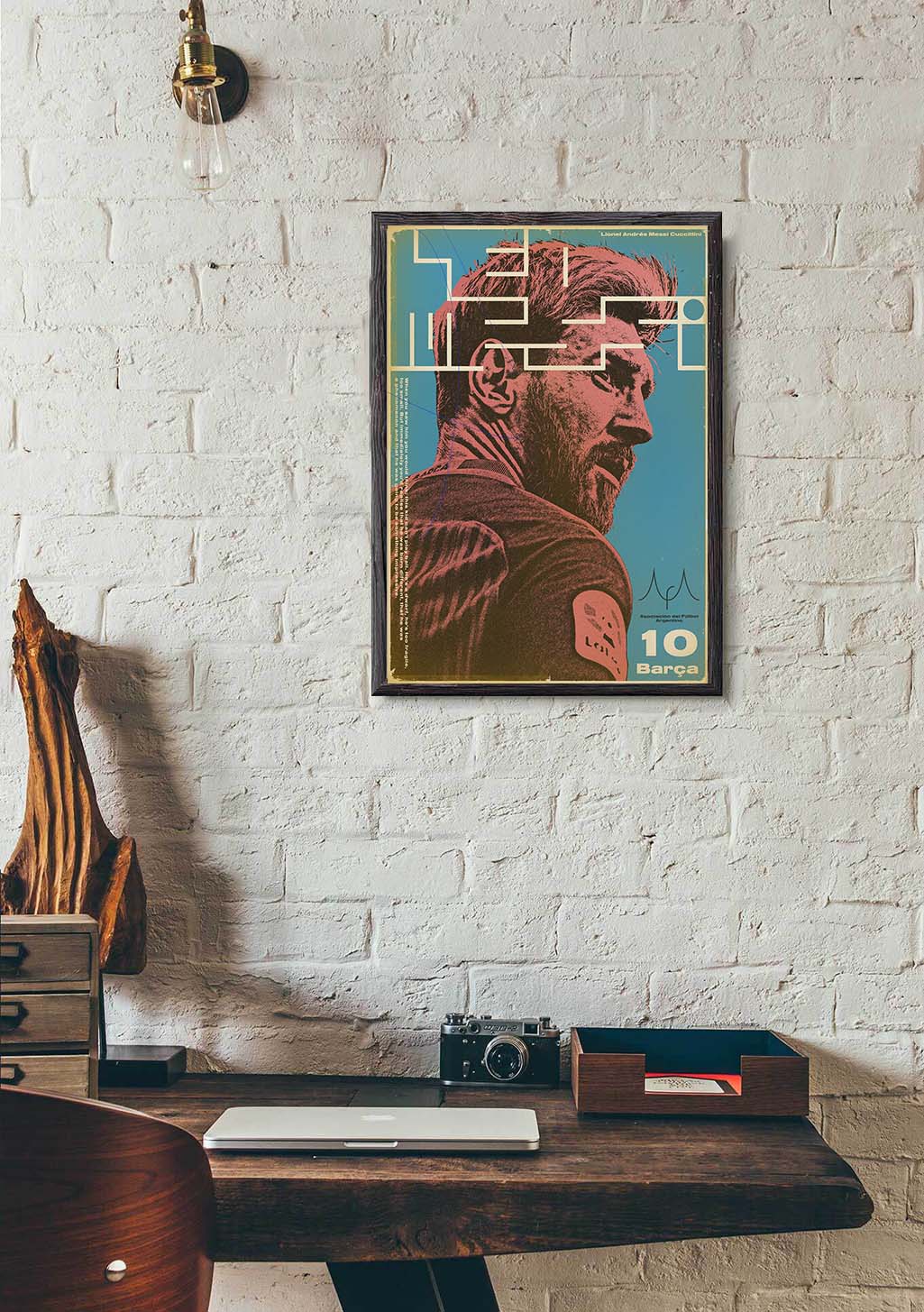 Homme avec barbe, lunettes, maillot de football, 10 Barca