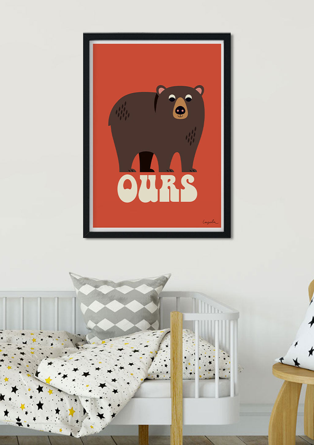 Ours marron sur fond rouge, texte OURS