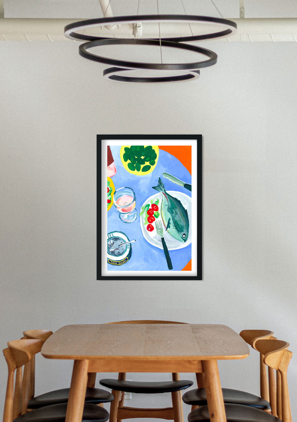 Peinture de poisson sur table bleue
