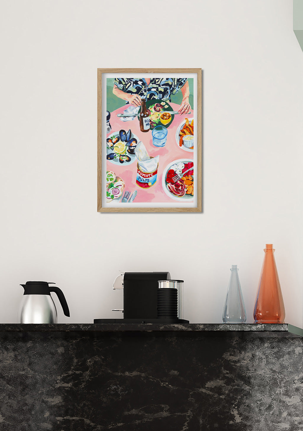 Tableau coloré avec nourriture et mains